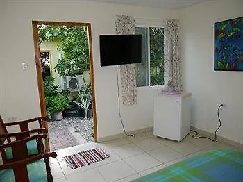 Bed & Breakfast Hidden Eden Aruba Bed And Breakfast