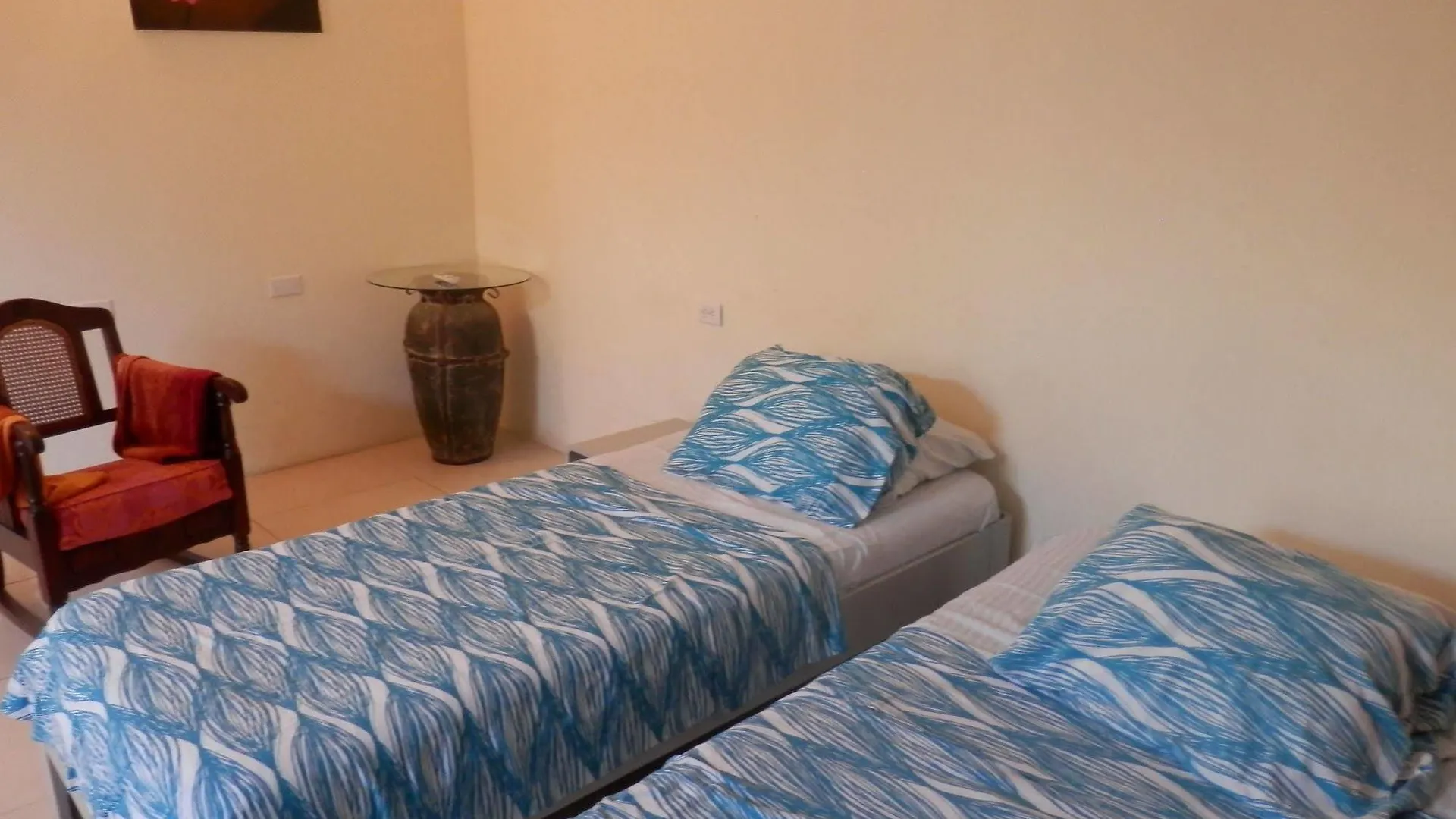 Bed & Breakfast Hidden Eden Aruba Bed And Breakfast