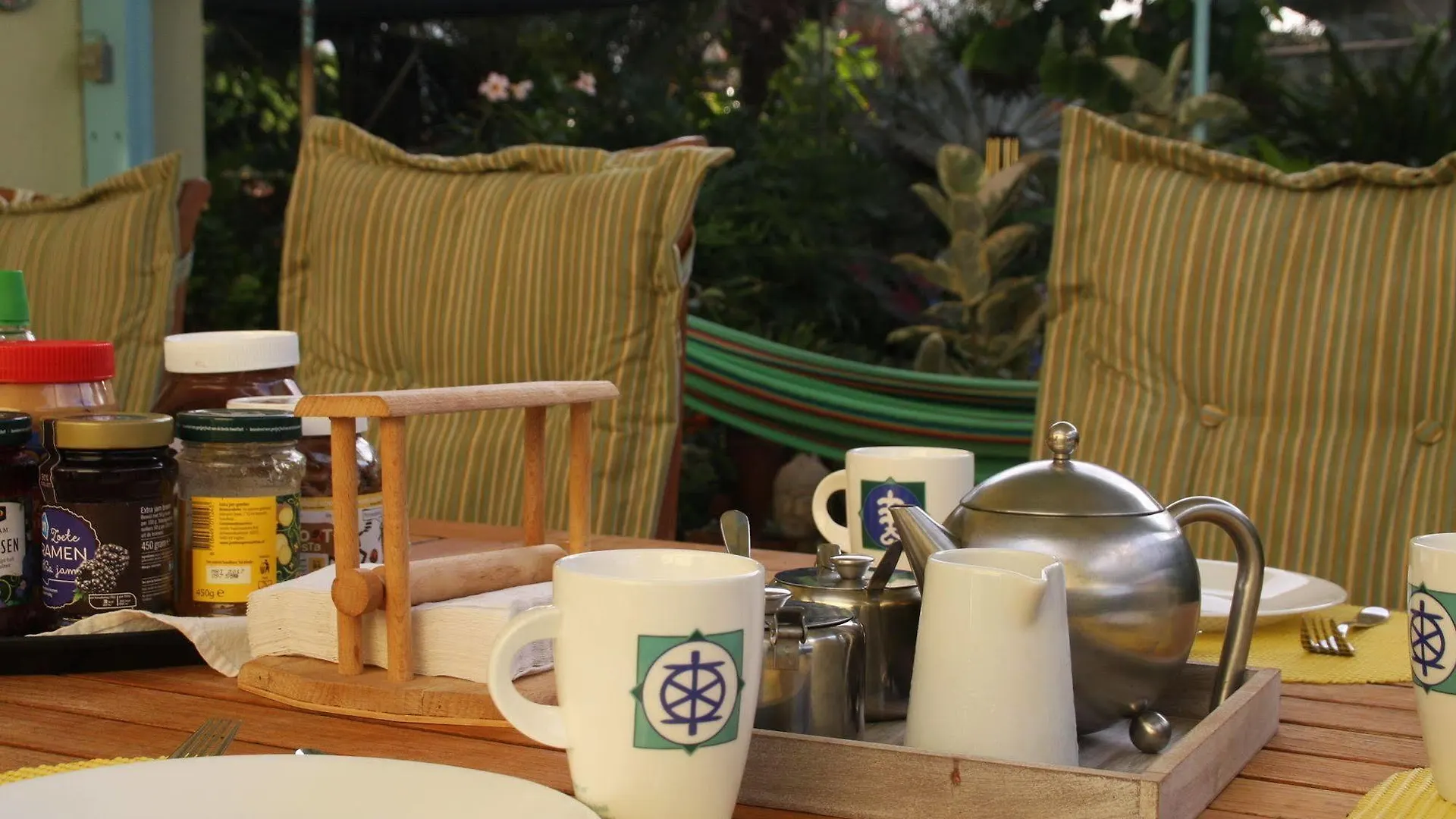 Bed & Breakfast Hidden Eden Aruba Bed And Breakfast
