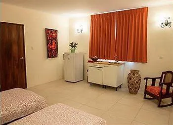Bed and Breakfast Hidden Eden Aruba à Oranjestad Couette-café